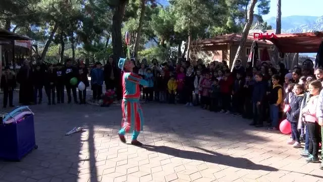 Antalya çocuklar ve aileleri, gönül elçisi projesi'yle eğlendi Antalya çocuklar ve aileleri, gönül elçisi projesi'yle eğlendi
