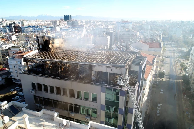 Antalya'da iş merkezinde yangın çıktı - Haberler