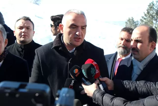 Bakan Ersoy Aladağ Kayak Merkezinde incelemelerde bulundu Bakan Ersoy Aladağ Kayak Merkezinde incelemelerde bulundu