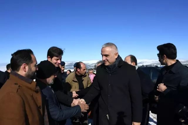 Bakan Ersoy Aladağ Kayak Merkezinde incelemelerde bulundu Bakan Ersoy Aladağ Kayak Merkezinde incelemelerde bulundu