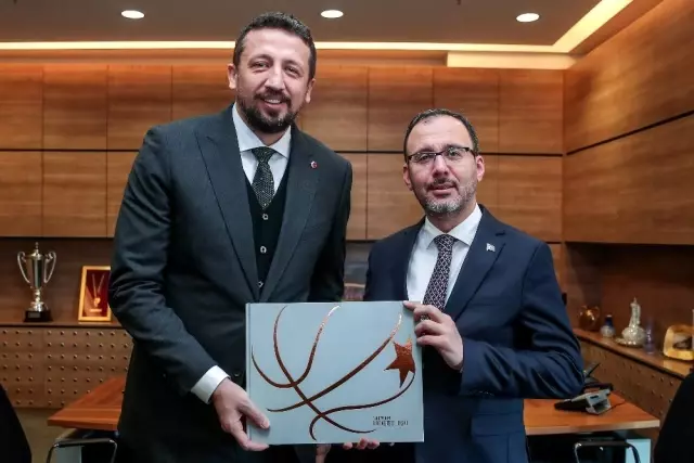 Bakan Kasapoğlu, TBF Başkanı Hidayet Türkoğlu'nu ziyaret etti Bakan Kasapoğlu, TBF Başkanı Hidayet Türkoğlu'nu ziyaret etti