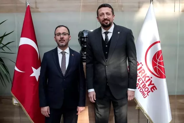 Bakan Kasapoğlu, TBF Başkanı Hidayet Türkoğlu'nu ziyaret etti Bakan Kasapoğlu, TBF Başkanı Hidayet Türkoğlu'nu ziyaret etti