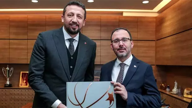 Bakan Kasapoğlu, TBF Başkanı Hidayet Türkoğlu'nu ziyaret etti Bakan Kasapoğlu, TBF Başkanı Hidayet Türkoğlu'nu ziyaret etti