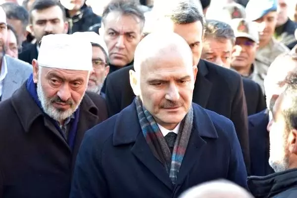 Bakan Soylu'dan Şeyh Abdulkerim Çevik'in ailesine taziye ziyareti Bakan Soylu'dan Şeyh Abdulkerim Çevik'in ailesine taziye ziyareti