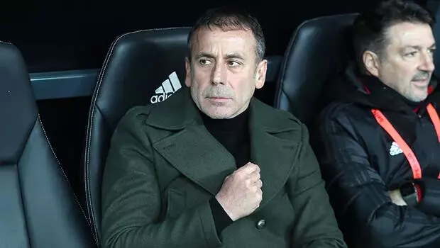 Beşiktaş'ın yediği üçüncü golden sonra Abdullah Avcı: Beşiktaş'ın yediği üçüncü golden sonra Abdullah Avcı: