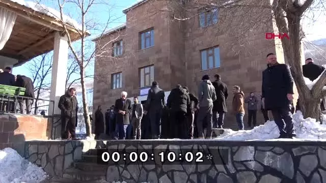 Bitlis bakan soylu'dan şeyh abdulkerim çevik'in ailesine taziye ziyareti Bitlis bakan soylu'dan şeyh abdulkerim çevik'in ailesine taziye ziyareti