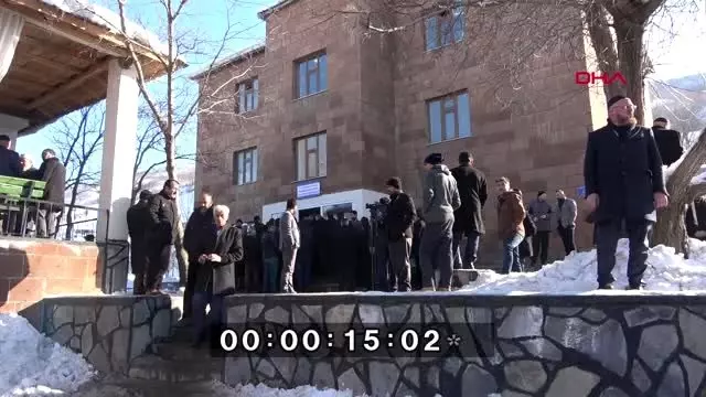 Bitlis bakan soylu'dan şeyh abdulkerim çevik'in ailesine taziye ziyareti Bitlis bakan soylu'dan şeyh abdulkerim çevik'in ailesine taziye ziyareti
