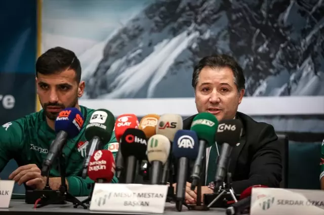Bursaspor yeni transferlerine imza töreni düzenledi