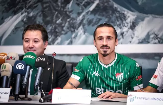 Bursaspor yeni transferlerine imza töreni düzenledi