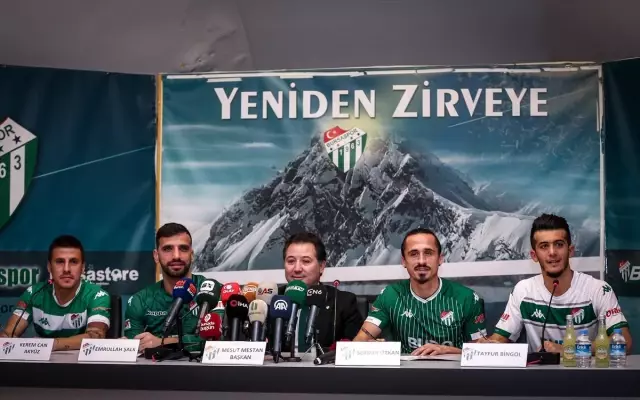 Bursaspor yeni transferlerine imza töreni düzenledi
