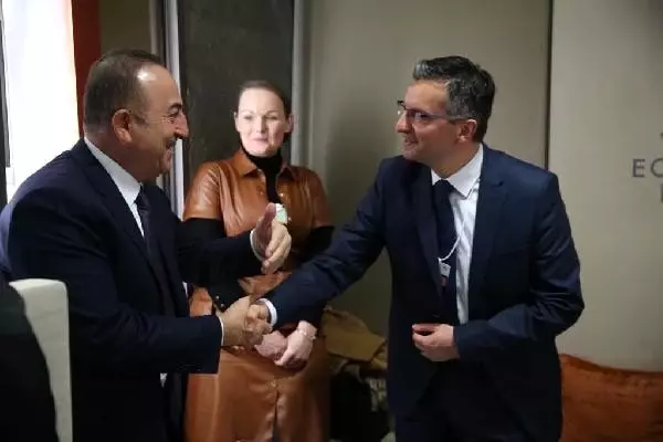 Çavuşoğlu, Davos'ta ikili görüşmeler gerçekleştirdi Çavuşoğlu, Davos'ta ikili görüşmeler gerçekleştirdi