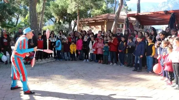 Çocuklar ve aileleri, Gönül Elçisi Projesi'yle eğlendi Çocuklar ve aileleri, Gönül Elçisi Projesi'yle eğlendi