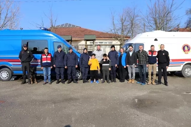Düzce'de jandarma ekibi, ödül kazanan otizmli sporcuları ziyaret etti Düzce'de jandarma ekibi, ödül kazanan otizmli sporcuları ziyaret etti