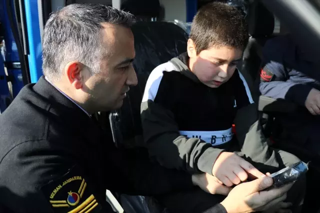 Düzce'de jandarma ekibi, ödül kazanan otizmli sporcuları ziyaret etti Düzce'de jandarma ekibi, ödül kazanan otizmli sporcuları ziyaret etti