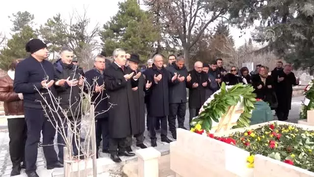 Gençlerbirliği'nin onursal başkanı İlhan Cavcav, kabri başında anıldı