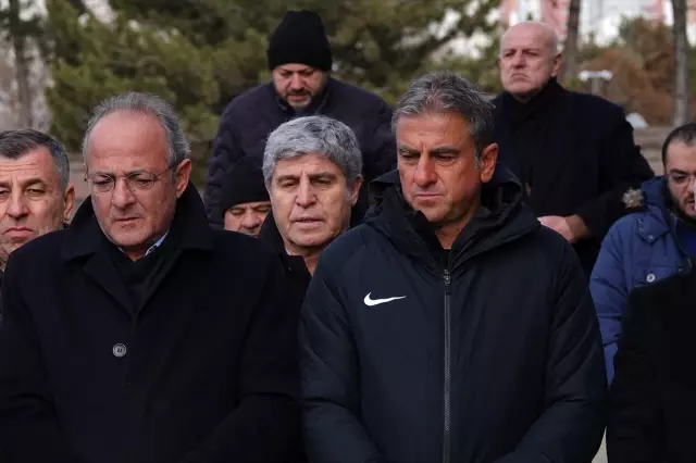 Gençlerbirliği'nin onursal başkanı İlhan Cavcav, kabri başında anıldı