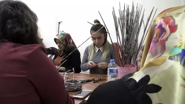 Geri dönüşüm kursuna katılan Remziye teyze azmiyle örnek oluyor Geri dönüşüm kursuna katılan Remziye teyze azmiyle örnek oluyor