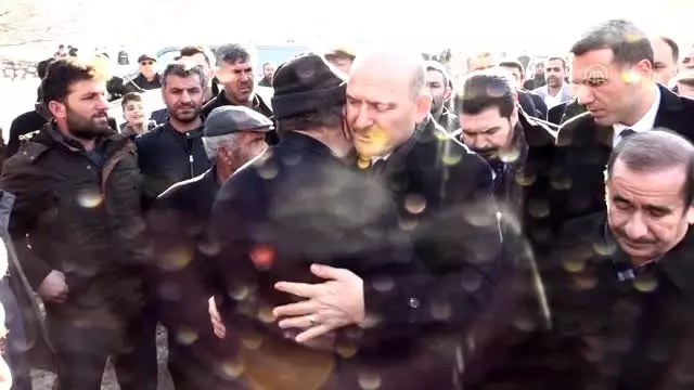 İçişleri Bakanı Soylu, Abdülkerim Çevik'in ailesine taziye ziyaretinde bulundu İçişleri Bakanı Soylu, Abdülkerim Çevik'in ailesine taziye ziyaretinde bulundu