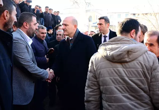 İçişleri Bakanı Soylu Abdülkerim Çevik'in ailesine taziye ziyaretinde bulundu İçişleri Bakanı Soylu Abdülkerim Çevik'in ailesine taziye ziyaretinde bulundu