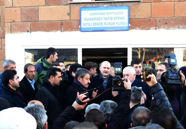 İçişleri Bakanı Soylu Abdülkerim Çevik'in ailesine taziye ziyaretinde bulundu İçişleri Bakanı Soylu Abdülkerim Çevik'in ailesine taziye ziyaretinde bulundu