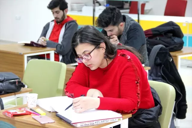 İlçe yöneticileri, sınava hazırlanan öğrenciler için nöbet tutuyor İlçe yöneticileri, sınava hazırlanan öğrenciler için nöbet tutuyor