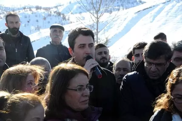 Kamer Genç, mezarı başında anıldı