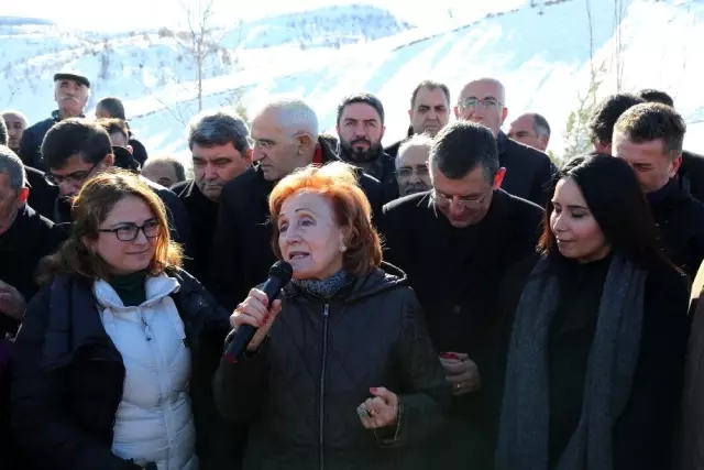 Kamer Genç, mezarı başında anıldı