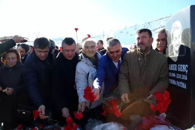 Kamer Genç, mezarı başında anıldı
