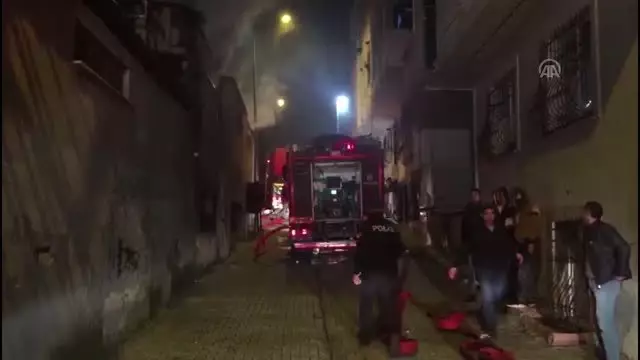 Esenyurt'ta mobilya imalathanesinde yangın çıktı