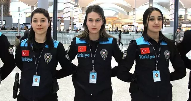 Pasaport polisleri yeni kıyafetlerini giydi! 'Turkey' yazısı 'Türkiye' olarak değiştirildi