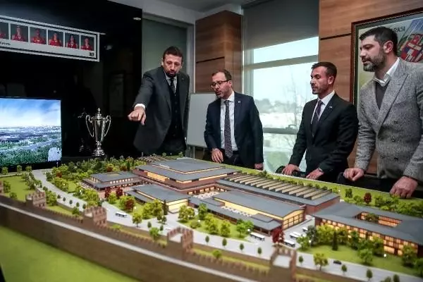 Spor Bakanı Kasapoğlu'ndan Türkoğlu'na ziyaret Spor Bakanı Kasapoğlu'ndan Türkoğlu'na ziyaret