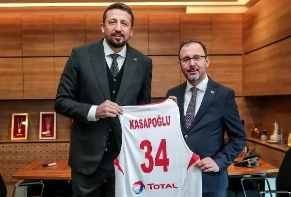 Spor Bakanı Kasapoğlu'ndan Türkoğlu'na ziyaret Spor Bakanı Kasapoğlu'ndan Türkoğlu'na ziyaret
