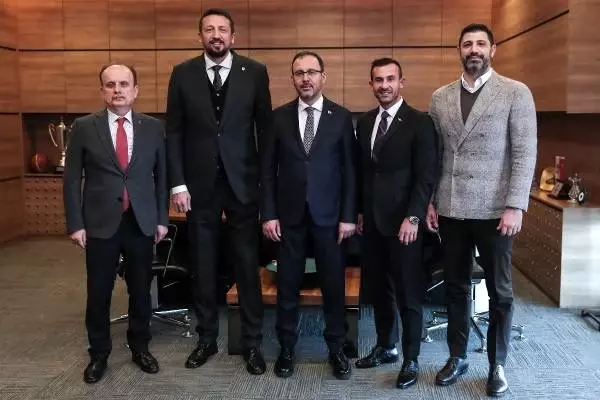 Spor Bakanı Kasapoğlu'ndan Türkoğlu'na ziyaret Spor Bakanı Kasapoğlu'ndan Türkoğlu'na ziyaret