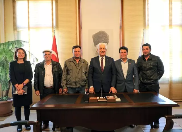 Süt üreticilerinden Başkan Gürün'e ziyaret Süt üreticilerinden Başkan Gürün'e ziyaret