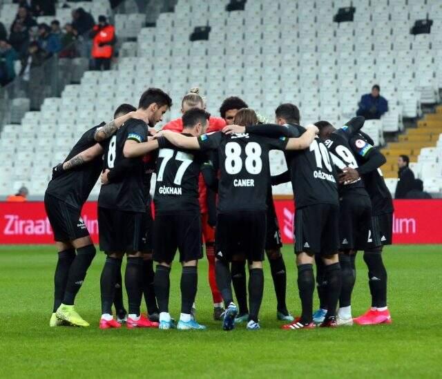 Taraftardan oyunculara mesaj: Burası Beşiktaş herkes kendine gelsin