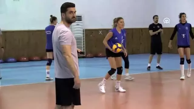Voleybolda Aydın Büyükşehir Belediyespor, Arelya Karasoy ile anlaştı Voleybolda Aydın Büyükşehir Belediyespor, Arelya Karasoy ile anlaştı