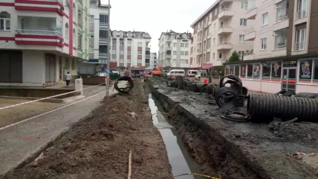 Altınordu'nun en büyük mahallesinde yağmur suyu hatları yenileniyor Altınordu'nun en büyük mahallesinde yağmur suyu hatları yenileniyor
