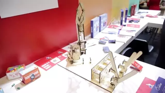 Bahçeşehir Üniversitesi geleceğin eğitim teknolojilerini İngiltere'de tanıttı Bahçeşehir Üniversitesi geleceğin eğitim teknolojilerini İngiltere'de tanıttı