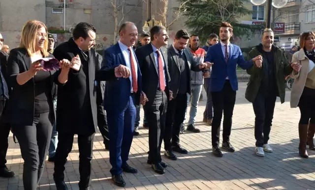 Turgutlu Belediyesi'nden çalışanlara yüzde 35 zam ve kadınlara ayda bir gün izin.