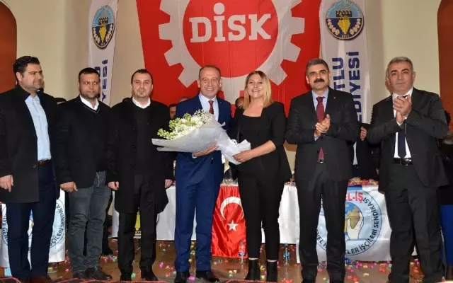 Turgutlu Belediyesi'nden çalışanlara yüzde 35 zam ve kadınlara ayda bir gün izin.