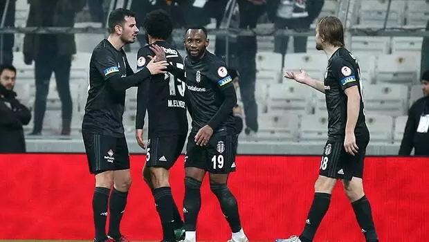 Beşiktaş'ta Caner ve Elneny arasında gerginlik Beşiktaş'ta Caner ve Elneny arasında gerginlik