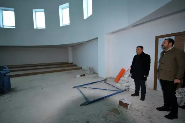 Çubuk Belediye Başkanı Demirbaş, yeni hizmet binasını inceledi