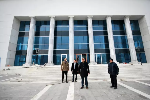 Çubuk Belediye Başkanı Demirbaş, yeni hizmet binasını inceledi