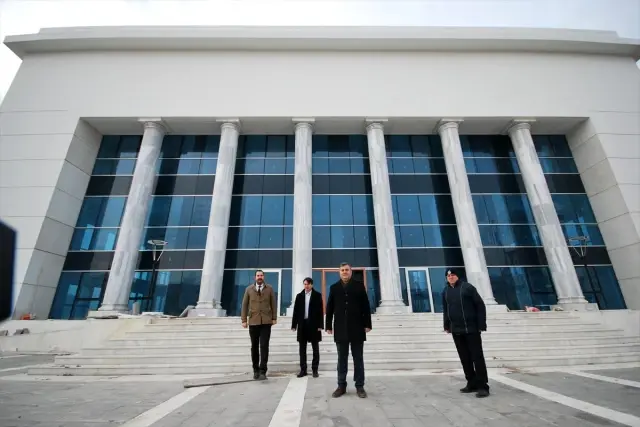 Çubuk Belediye Başkanı Demirbaş, yeni hizmet binasını inceledi