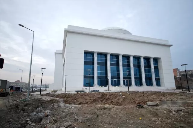 Çubuk Belediye Başkanı Demirbaş, yeni hizmet binasını inceledi