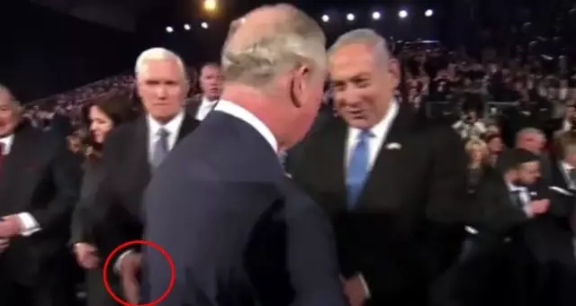 Galler Prensi Charles, ABD Başkan Yardımcısı Pence'in elini sıkmadı! O anlar böyle görüntülendi