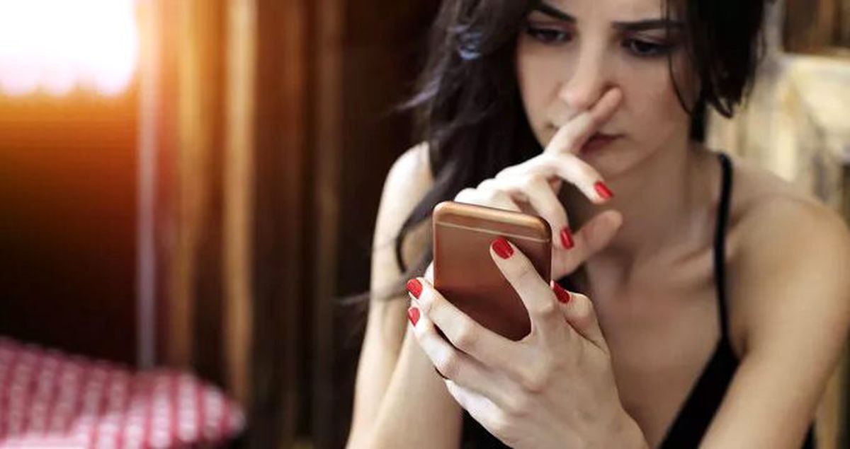 Hastasının telefonuna reklam gönderen doktora 50 bin lira ceza