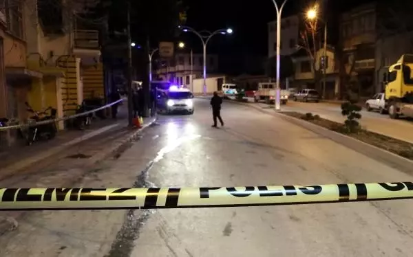 Husumetli oldukları kişiyi bıçaklayan baba tutuklandı, oğlu serbest Husumetli oldukları kişiyi bıçaklayan baba tutuklandı, oğlu serbest