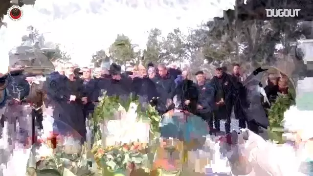 İlhan Cavcav kabri başında anıldı İlhan Cavcav kabri başında anıldı