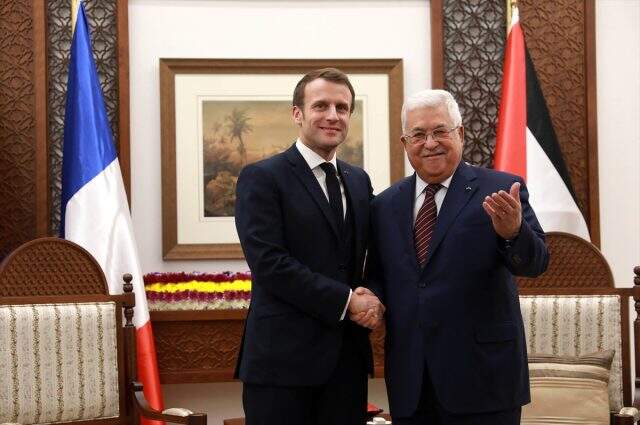 İsrail'e giden Fransa lideri Macron, Ağlama Duvarı'nda dua etti
